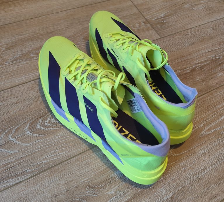 Test Adidas Adizero Adios Pro 4 : des échasses en polystyrène qui veulent aller vite
